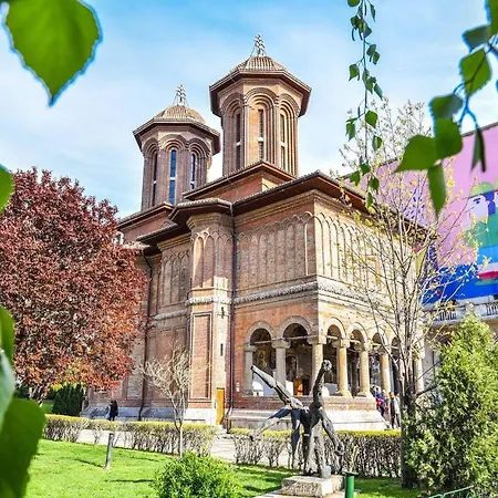 Mistral Cismigiu Gardens Bukarest